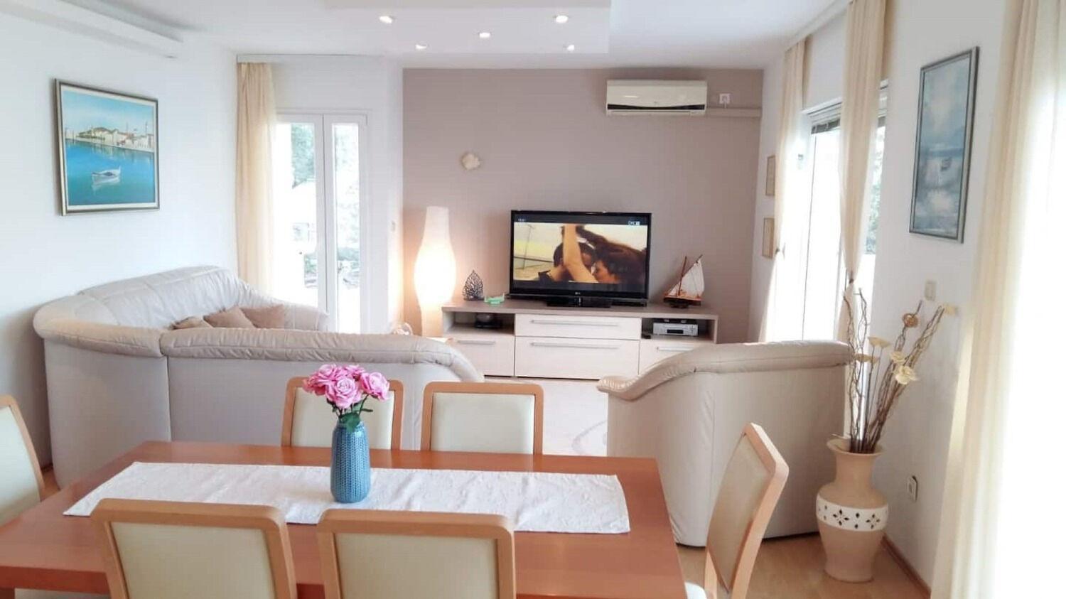 Apartments The View - Close To The Beach & Parking โตรกีร์ ภายนอก รูปภาพ